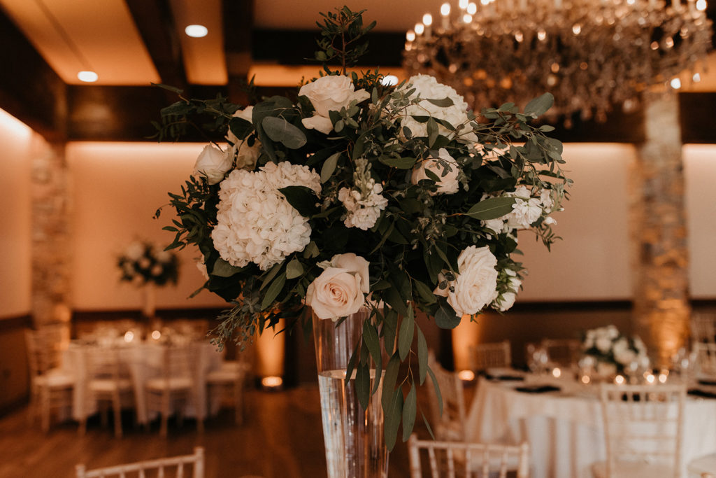 Timeless wedding flower arrangements