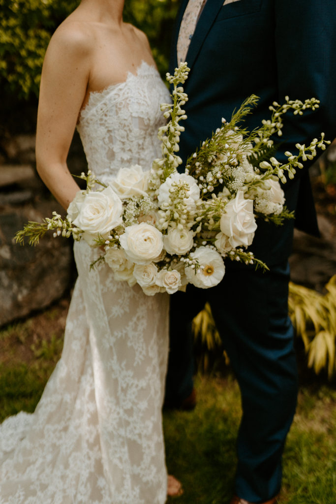 Textural light and airy bridal bouquet