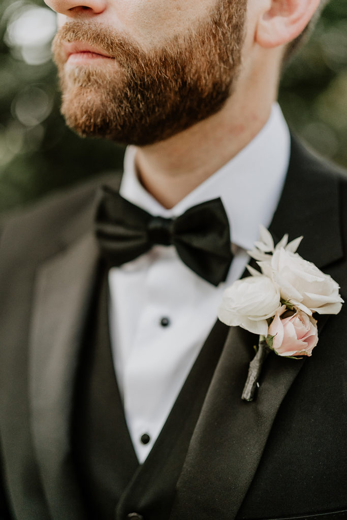 chic groom boutonniere