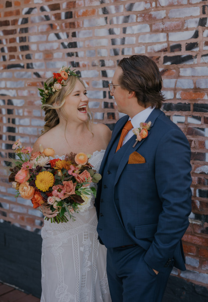 Fall city wedding bride and groom. Fall floral bridal bouquet and boutonniere